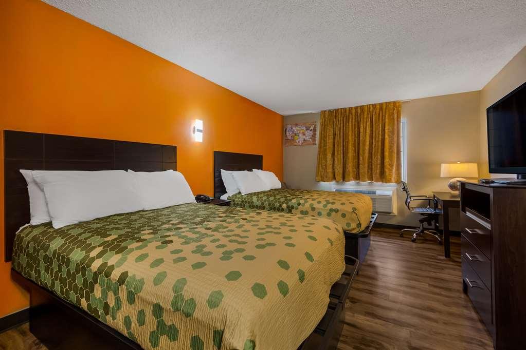 Econo Lodge San Antonio Near Seaworld - Medical Center Room photo