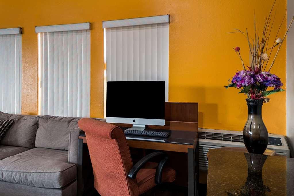 Econo Lodge San Antonio Near Seaworld - Medical Center Facilities photo